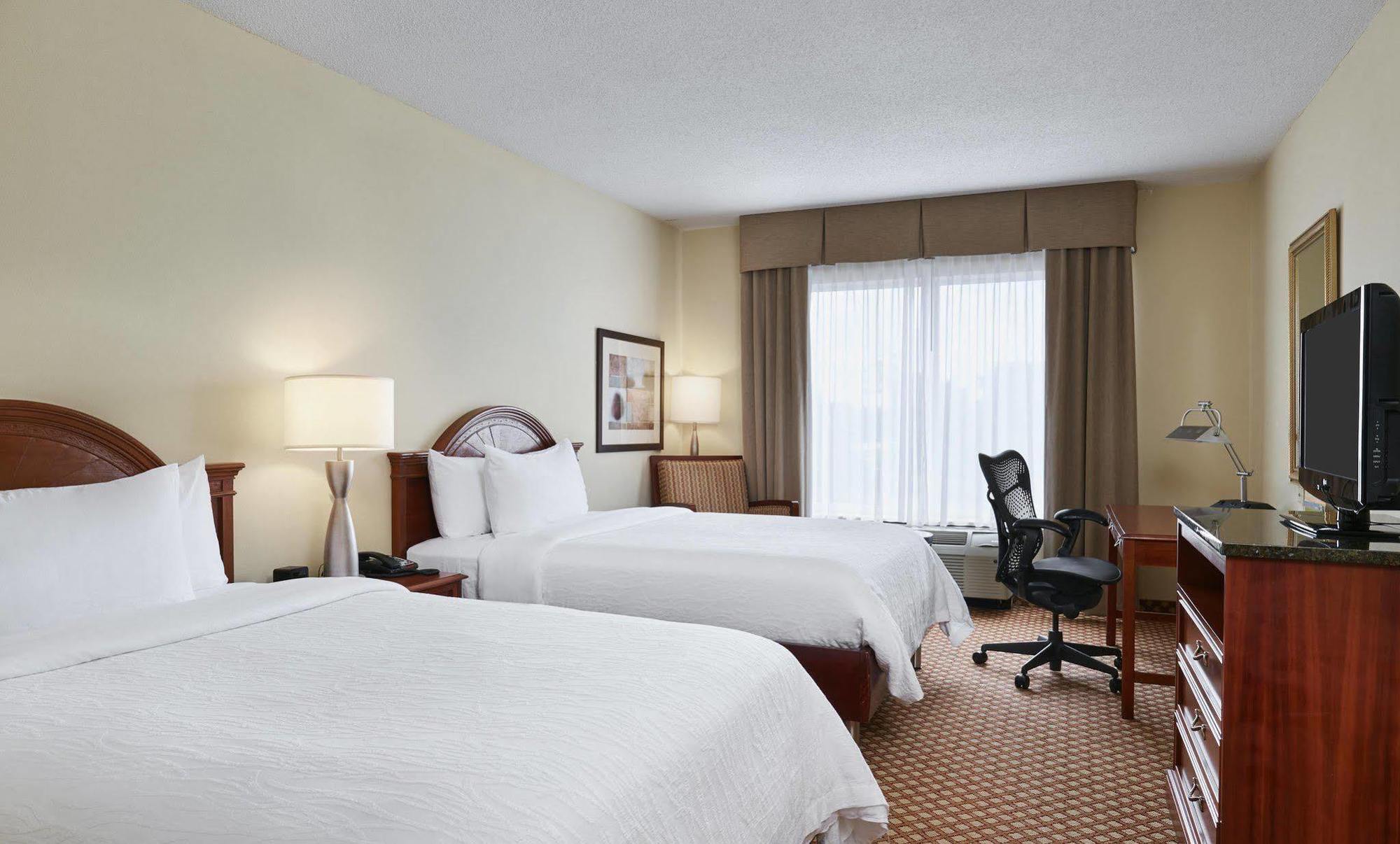 Hilton Garden Inn Charlotte North Exterior foto